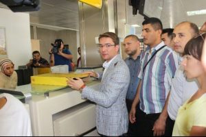 AK Partililer Ekmeleddin İhsanoğlu'na ne hediye etti?