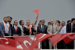 "Ben T&uuml;rk oğlu T&uuml;rk&uuml;m"