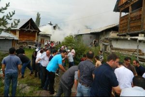 5 ev ve 6 samanlık k&uuml;l oldu