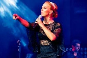 'Konserin s&uuml;rprizi benim, soyunacağım'