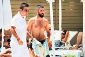 İzninde dostları ile hasret giderdi...