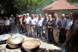 Mezarlıkta yemek geleneği