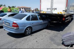 Otomobili b&ouml;yle s&uuml;r&uuml;kledi
