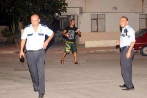 &Uuml;zerine benzin d&ouml;k&uuml;p...