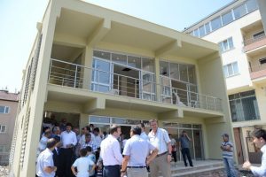 Emek hizmet binası g&uuml;n sayıyor
