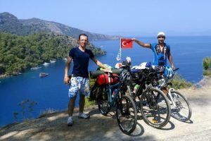 6 g&uuml;nde 500 kilometre pedal &ccedil;evirdiler