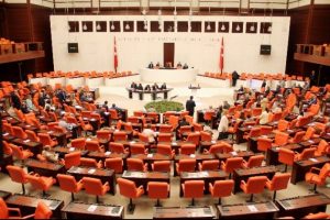 Meclis'te kavga gerilimi s&uuml;r&uuml;yor