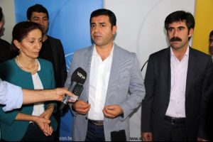G&ouml;zaltına alınan polislerle ilgili şok iddia