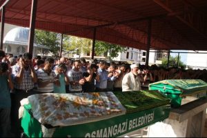 Kaza kurbanı baba ve kızına son g&ouml;rev!