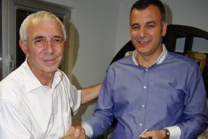Sonunda imzayı attı