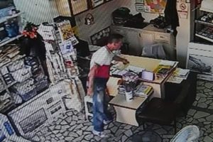 Cep telefonu hırsızlığı kamerada