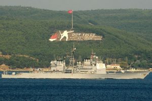 ABD gemisi &Ccedil;anakkale Boğazı'ndan ge&ccedil;ti
