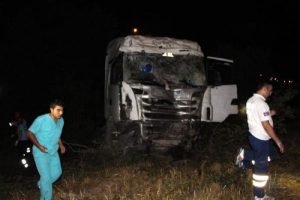&Ouml;n&uuml;ne geleni devirdi