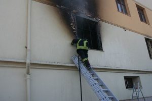 14 katlı binada korkutan yangın!