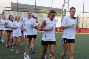 Nil&uuml;fer Belediyespor'da ilk antrenman
