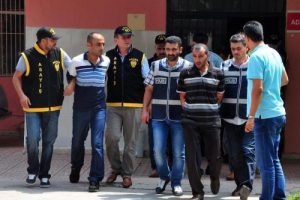 &Ouml;nce işkence sonra zorla uyuşturucu