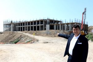 H&uuml;davendigar Lisesi inşaatı hızla y&uuml;kseliyor