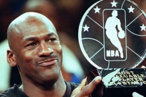51 yaşındaki Michael Jordan'dan harika performans...