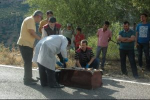 Hırsızlar &ccedil;elik kasayı yol ortasına atıp ka&ccedil;tı