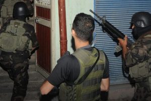 Zehir tacirlerine şafak baskını