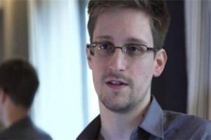 Snowden 3 yıl daha Rusya'da