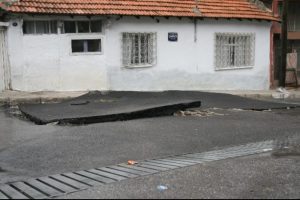 İzmir yağmura dayanamadı