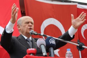 "Her şeyi paraleller yapıyorsa aranızda anlaşma mı var?"