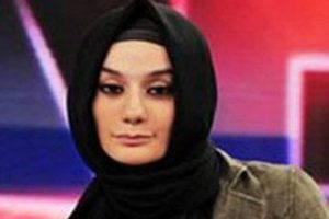 Esra El&ouml;n&uuml;'den Leman Sam'a ağır yanıt