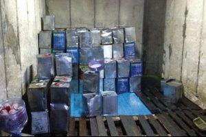 Tam bin litre ka&ccedil;ak akaryakıt