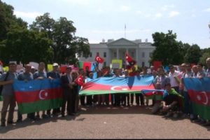 Beyaz Saray &ouml;n&uuml;nde Ermenistan protestosu