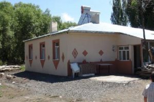 Yangında &ccedil;ocukları &ouml;len aileye yeni ev