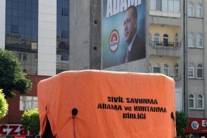 Miting &ouml;ncesi kimyasal saldırı &ouml;nlemi