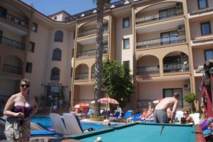 Otel yangını korkuttu