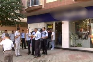 Şehrin g&ouml;beğinde banka soygunu