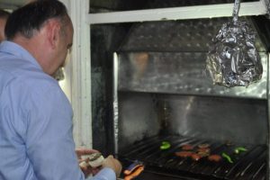 Bakan k&ouml;fte pişirdi