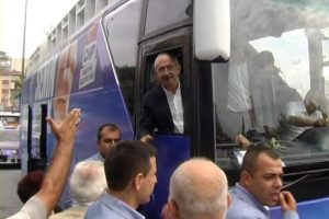 Kılı&ccedil;daroğlu İstanbul'da se&ccedil;im turunda