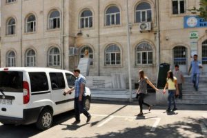 Başkasının yerine sınava girince kurtulamadılar