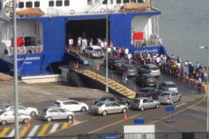Tatilciler se&ccedil;im i&ccedil;in geri d&ouml;n&uuml;yor