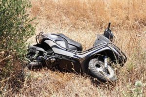 Otomobilin altında kaldı