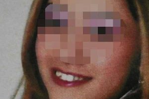 Sekretere bir g&uuml;nde 2 ev almış