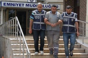 Yakalanınca ne s&ouml;yleyeceğini şaşırdı