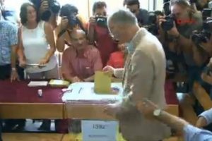 Ekmeleddin İhsanoğlu oyunu kullandı