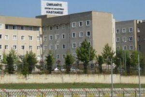 Hastane bah&ccedil;esinde bı&ccedil;aklı saldırı: 3 &ouml;l&uuml;