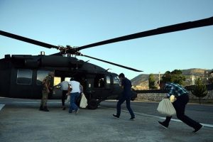 Oy pusulaları helikopterle taşındı