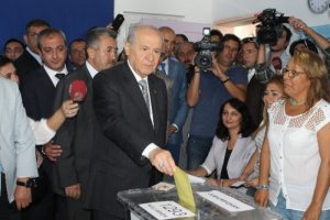 Bah&ccedil;eli Ankara'da oy kullandı