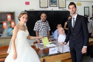 Sandığa gelinliği ile gitti
