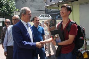 G&uuml;ney Koreli turistin '10 Ağustos' pozu