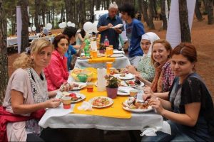Bursa'da mimarlar se&ccedil;im g&uuml;n&uuml; piknik yaptı