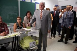 Genelkurmay Başkanı eşiyle birlikte oy kullandı 