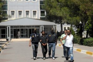 Bayrak indiren zanlı cezaevine sevk edildi